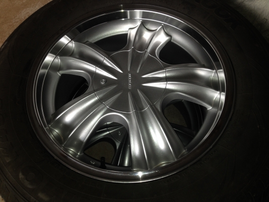 ขายล้อแม็ก 18 พร้อมยาง 255/60/18 (หรือรับแลกล้อ)