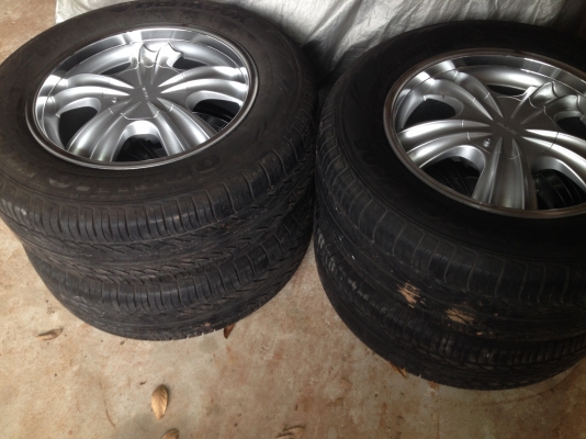 ขายล้อแม็ก 18 พร้อมยาง 255/60/18 (หรือรับแลกล้อ)