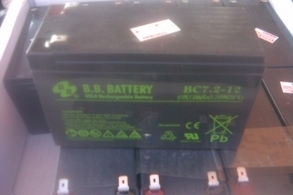 แบตเตอรีแห้ง 12 v สภาพใหม่ 7.2  แอมสภาพดีครับของใหม่ครับ อายุการใช้งาน 3-4 ปีครับ ใส่รถเครื่อง หรือเครื่องสำรองไฟได้ครับ หรือแปงทำอย่างอื่น