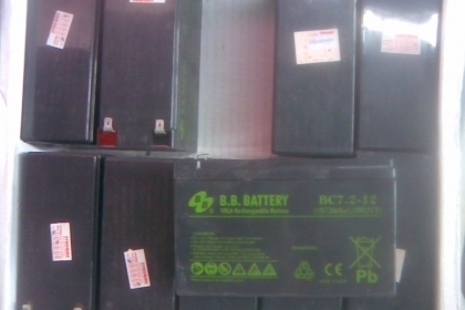 แบตเตอรีแห้ง 12 v สภาพใหม่ 7.2  แอมสภาพดีครับของใหม่ครับ อายุการใช้งาน 3-4 ปีครับ ใส่รถเครื่อง หรือเครื่องสำรองไฟได้ครับ หรือแปงทำอย่างอื่น