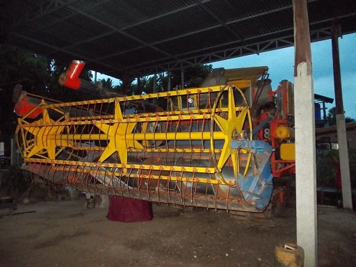 ขายรถเกี่ยวอุ้มไทยเส็งยนต์  3แสนบาท ด่วน