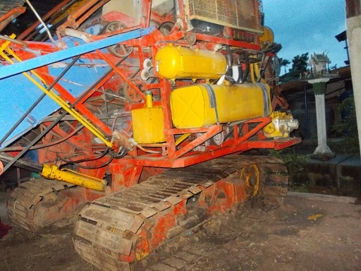 ขายรถเกี่ยวอุ้มไทยเส็งยนต์  3แสนบาท ด่วน