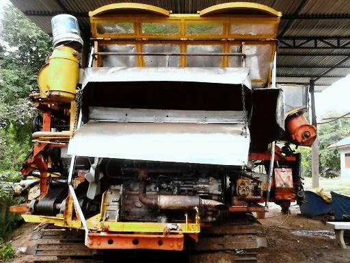 ขายรถเกี่ยวอุ้มไทยเส็งยนต์  3แสนบาท ด่วน