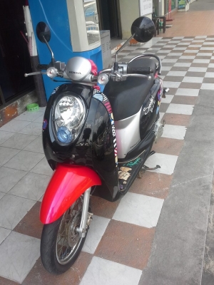 Honda Scoopy i รถอย่างสวย ประหยัดน้ำมัน สีชมพู ดำ ขายถูก Honda Scoopy i รถอย่างสวย ประหยัดน้ำมัน สีชมพู ดำ ขายถูก