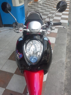 Honda Scoopy i รถอย่างสวย ประหยัดน้ำมัน สีชมพู ดำ ขายถูก