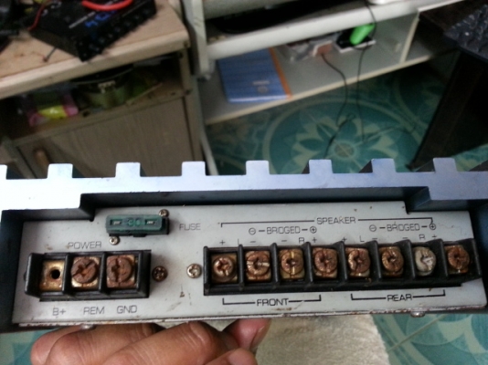 ขาย ปรีแอมป์ Q-Logic กับ พาวเวอร์แอมป์ Audio Logic Al-1000 150W x 4 (ผลิตที่ประเทศเกาหลี) ถอดจากรถ ราคา2000 บาท