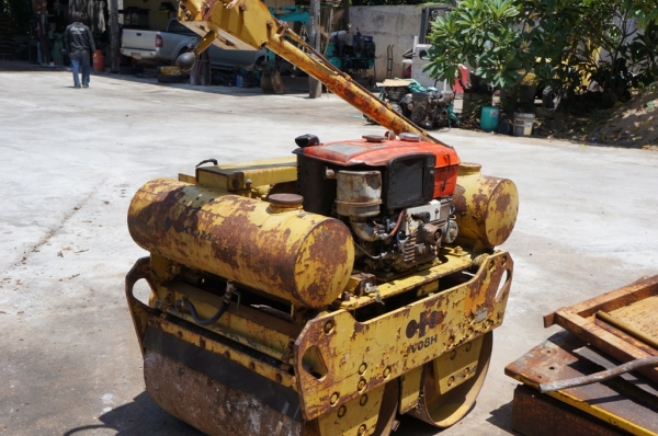 ขายรถบดเดินตาม KOMUTSU  JV08H มีระบบสั่นสะเทือน พร้อมใช้