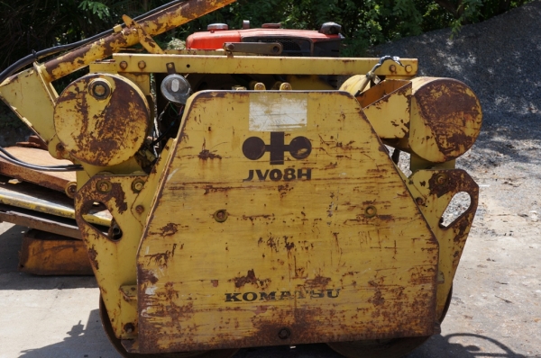 ขายรถบดเดินตาม KOMUTSU  JV08H มีระบบสั่นสะเทือน พร้อมใช้