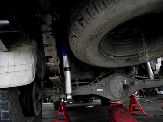 รับแก้ปัญหาช่วงล่าง รถตู้ Toyota by Shock Profender