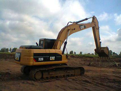 ขายCAT 320ฺฺB สภาพพร้อมใช้ ราคาต่อรองได้ ติดต่อได้ที่คุณอ๊อฟ พิจิตร 086-737-9991