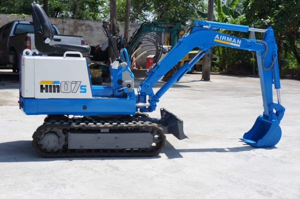 ขายรถขุด MINI AIRMAN HM 07 SG มีลายใส่หัวกระแทก ขายรถขุด MINI AIRMAN HM 07 SG มีลายใส่หัวกระแทก