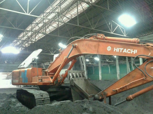 ขายHITACHI EX200-3  มีไลด์หัวเจาะ สภาพพร้อใช้ ต่อรองได้ ติดต่อได้ คุณอ๊อฟ พิจิตร 086-737-9991