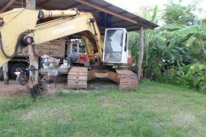 ขาย KOMATSU PC200- 5 ตูดแดง สภาพสวยพร้อมใช้ ราคาต่อรองได้ ติดต่อได้ที่คุณ อ๊อฟ พิจิตร 086-737-9991