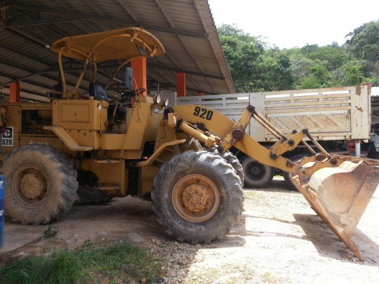 รถตัก CAT920B ติดต่อ คุณ ต่อลาภ 081-0842284