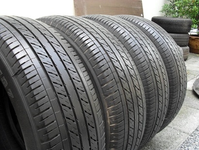 ขายยาง DUNLOP SP LT37 ปี2013(1ชุด) 215-65-16 ราคา 4,800