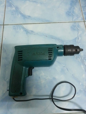 ขายสว่าน Makita  แท้ๆ  ไม่เคยผ่านการซ่อมสภาพดี  ใช่เองครับ  ยินดีส่งพัสดุ