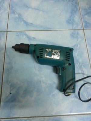 ขายสว่าน Makita  แท้ๆ  ไม่เคยผ่านการซ่อมสภาพดี  ใช่เองครับ  ยินดีส่งพัสดุ