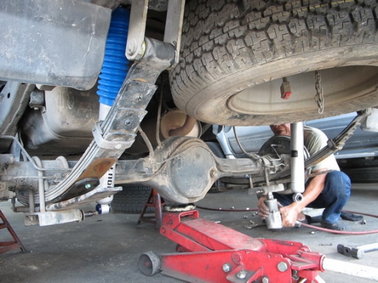 รับแก้ปัญหาช่วงล่างรถ Toyota Fortuner by Shock Profender