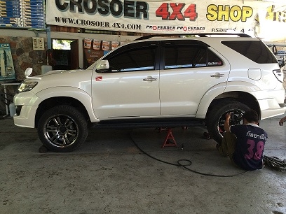 รับแก้ปัญหาช่วงล่างรถ Toyota Fortuner by Shock Profender รับแก้ปัญหาช่วงล่างรถ Toyota Fortuner by Shock Profender