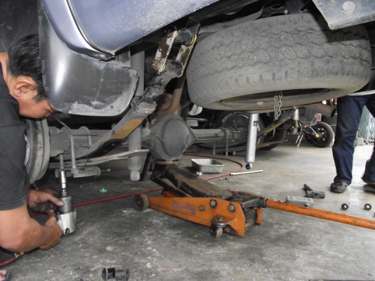 รับแก้ปัญหาช่วงล่างรถ Toyota Fortuner by Shock Profender รับแก้ปัญหาช่วงล่างรถ Toyota Fortuner by Shock Profender