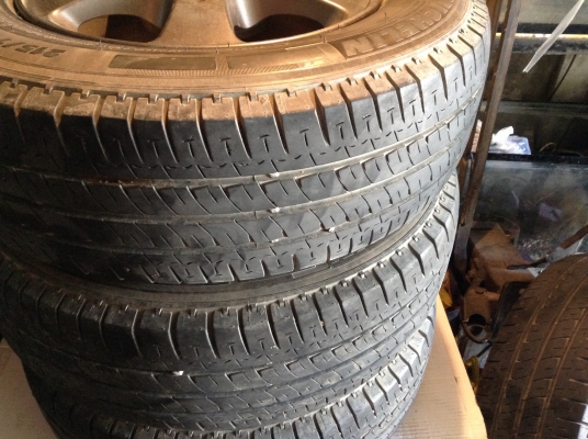 แม็กติดรถไทรทัน พร้อมยางมิชลิน Agilis 215/70/15c ปี 12 สภาพ 80\% แม็กติดรถไทรทัน พร้อมยางมิชลิน Agilis 215/70/15c ปี 12 สภาพ 80\%