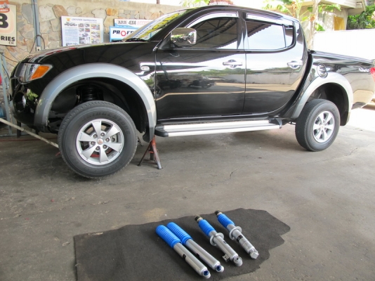 รับแก้ปัญหาช่วงล่าง รถกระบะ TriTron by Shock  Profender