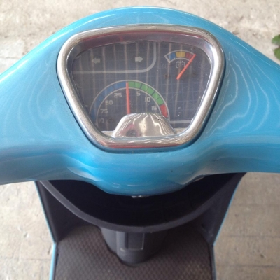 รถมอเตอร์ไซด์ไฟฟ้า 500W สีฟ้า ขนาดกระทัดรัด มีที่ใส่ของด้านหลัง เครื่องยนต์ติดง่าย เสียงเบา ประหยัดพลังงาน ไม่ใช้น้ำมัน