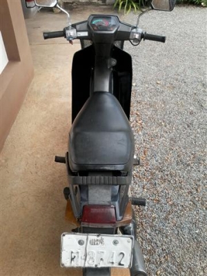 ขายซูซูกิคริสตันทะเบียนพร้อมโอนภาษีขาดเกินรถเดิมเครื่องดีสีสวยเจ้าของเดิมรักษาดี ขาย 5900 บาท