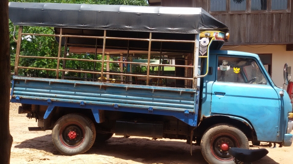 ขายถูกรถบรรทุก