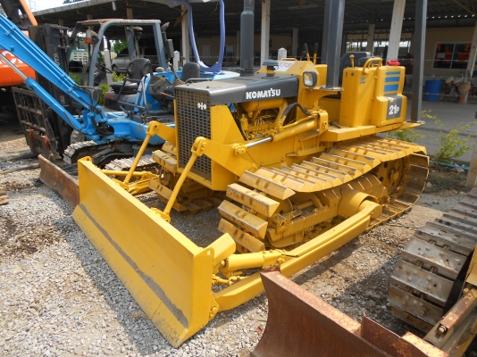 ขายรถแทรคเตอร์ D21P เก่านอก