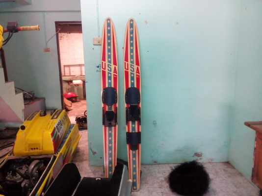 ขายสกีน้ำ usa 1 คู่ สภาพใหม่