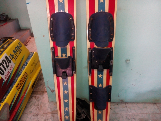 ขายสกีน้ำ usa 1 คู่ สภาพใหม่. ลดสุดๆ 5,500 บาท พร้อมส่ง