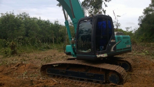 รถแบคโฮ KOBELCO  YN - 12   ( รถทำงาน 8,xxx ซม. )  สนใจติดต่อ 081 - 6079515