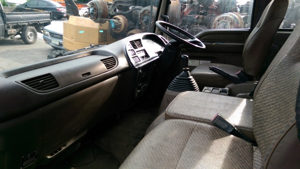 isuzu deca 195  รถนอกสวยๆ