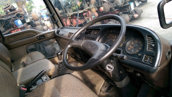 isuzu deca 195  รถนอกสวยๆ