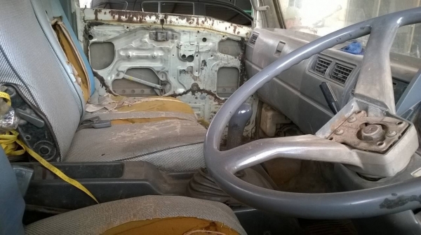 ขาย 6 ล้อ HINO FC กระบะยาว 4.30 เมตร กระบะไม่ค่อยสวย คัสซีสวยจัดตลอดเส้น เครื่อง WO4D 120 แรงม้า เก๋งบางไม่เคยทำสี ทะเบียนพร้อมโอนครับ ราคาต่อรองได้