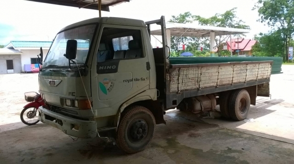 ขาย 6 ล้อ HINO FC กระบะยาว 4.30 เมตร กระบะไม่ค่อยสวย คัสซีสวยจัดตลอดเส้น เครื่อง WO4D 120 แรงม้า เก๋งบางไม่เคยทำสี ทะเบียนพร้อมโอนครับ ราคาต่อรองได้