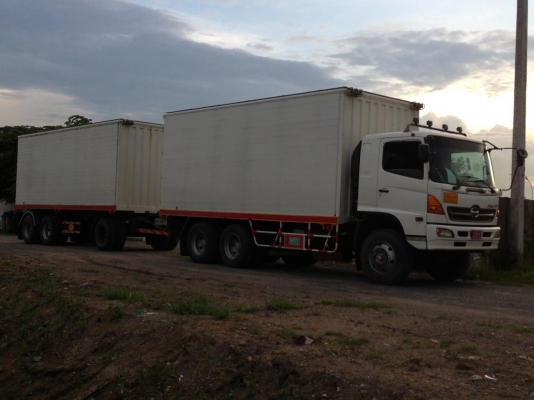ขายรถบรรทุก 10 ล้อ  HINO FM  เครื่องยนต์ 320 แรงม้า ตู้แห้ง ยาว 6.3เมตรมีหางพ่วง 3เพลา สนใจติดต่อ 080-4477814 พีรพงษ์