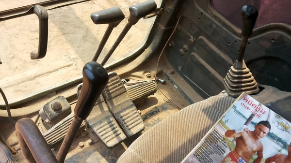 **1,000,000 บ.ต่อรอง**ขายแบ็คโฮ KOMATSU PC200-6 S.No.C11414 ปี2002 เครื่องเดิมปั้มเดิม ไฟฟ้าตัดบางจุด เครื่อง CUMMINS 6สูบ แน่นๆ แรงดี อึดดี ทน ไม่จุกจิก ปั้มดี แรง ทำงานดี ไม่โหลด บูมอาร์มสวย ไม่ปะไม่ดาม ไม่มีร้าว บุ้งกี๋ดีไม่ผุ บูท/สลัก ดี แน่นดี เอวดี **1,000,000 บ.ต่อรอง**ขายแบ็คโฮ KOMATSU PC200-6 S.No.C11414 ปี2002 เครื่องเดิมปั้มเดิม ไฟฟ้าตัดบางจุด เครื่อง CUMMINS 6สูบ แน่นๆ แรงดี อึดดี ทน ไม่จุกจิก ปั้มดี แรง ทำงานดี ไม่โหลด บูมอาร์มสวย ไม่ปะไม่ดาม ไม่มีร้าว บุ้งกี๋ดีไม่ผุ บูท/สลัก ดี แน่นดี เอวดี