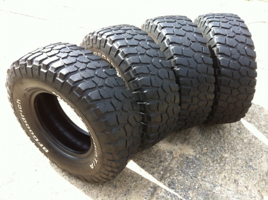 ขายยาง BF Goodrich Mud-Terrain KM2  285 75 r16 พร้อมใช้งานครับ