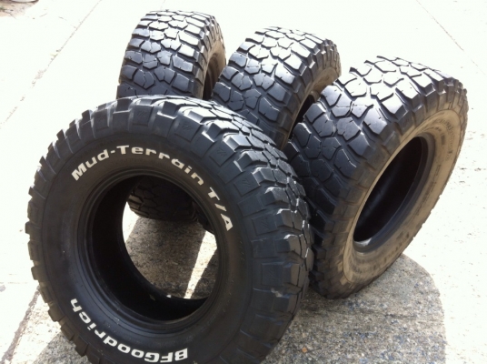 ขายยาง BF Goodrich Mud-Terrain KM2  285 75 r16 พร้อมใช้งานครับ