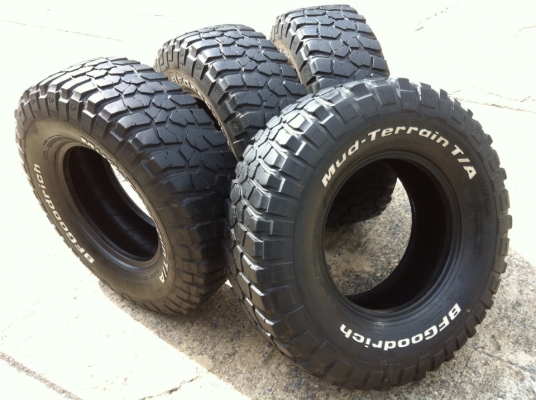 ขายยาง BF Goodrich Mud-Terrain KM2  285 75 r16 พร้อมใช้งานครับ