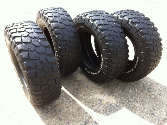 ขายยาง BF Goodrich Mud-Terrain KM2  285 75 r16 พร้อมใช้งานครับ