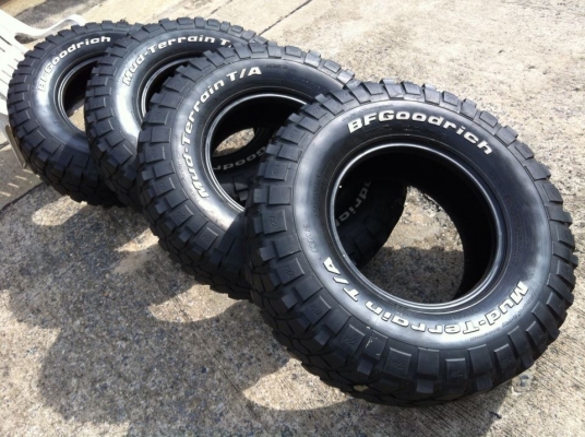 ขายยาง BF Goodrich Mud-Terrain KM2  285 75 r16 พร้อมใช้งานครับ