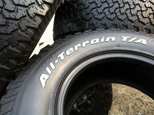 ขายยาง BF Goodrich All-terrain ขนาด 265 75 r16 ปี 3011