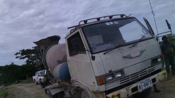 ขายด่วนครับ รถโม่ปูน โม่ตรงครับ มี จำนวน 5 คัน ครับให้เลือก รถสวยๆๆพร้อมใช้งานครับ เอกสารพร้อมเลยครับ