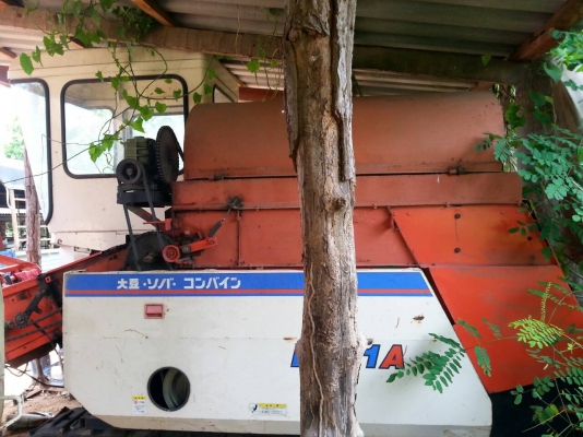 ขายรถเกี่ยวข้าวเล็กKUBOTA รองกระสอบ หน้ากว้าง1.50เมตร เครื่องKUBOTA 24แรง เครื่องดี ช่วงล่างดี เลี้ยวซ้าย ขวา เดินหน้า ถอยหลังได้สบาย สนใจโทร090-8588220คุณนะ หรือ www.truck.in.th/498