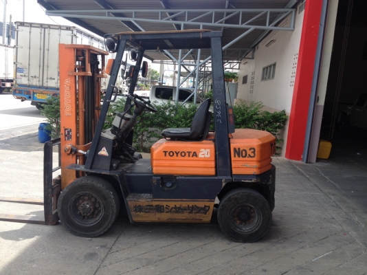 รถยกโตโยต้ารุ่น  5 น้ำหนักยก 2 ตัน เสาสูง 3 เมตร เครื่องดีเซล เกียร์ออโต้