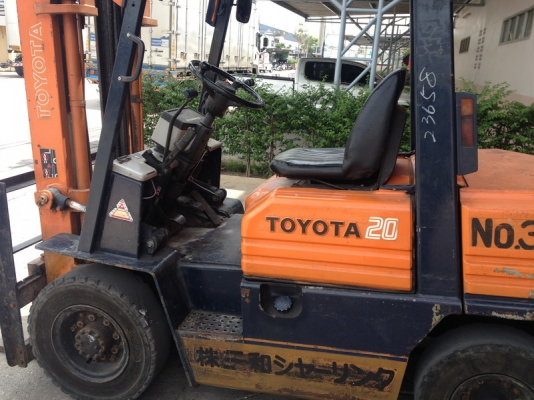 รถยกโตโยต้ารุ่น  5 น้ำหนักยก 2 ตัน เสาสูง 3 เมตร เครื่องดีเซล เกียร์ออโต้