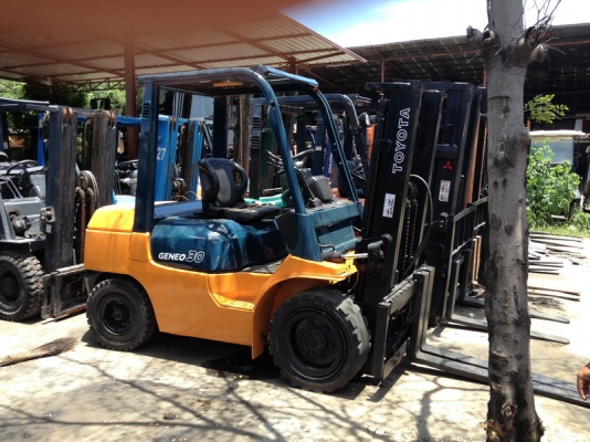 รถยกโตโยต้ารุ่น 7 น้ำหนักยก 3 ตัน เสาสูง 3 เมตรเข้าตู้ แผงงาสไลด์ เครื่องดีเซล เกียร์ออโต้